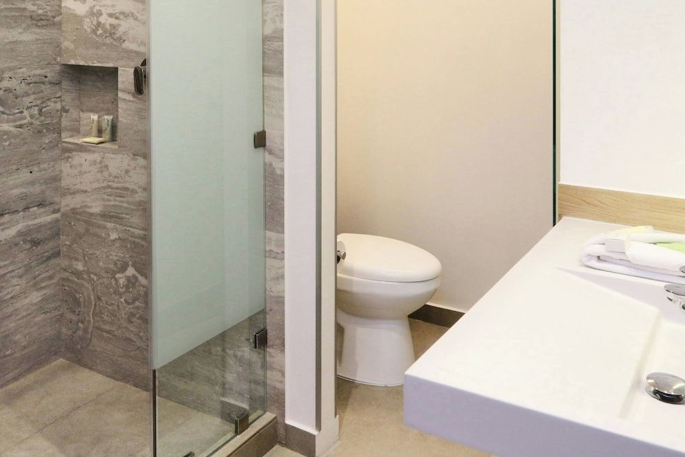 City Express Plus By Marriott Monterrey Centro Standard Room, 2 Queen Beds 11