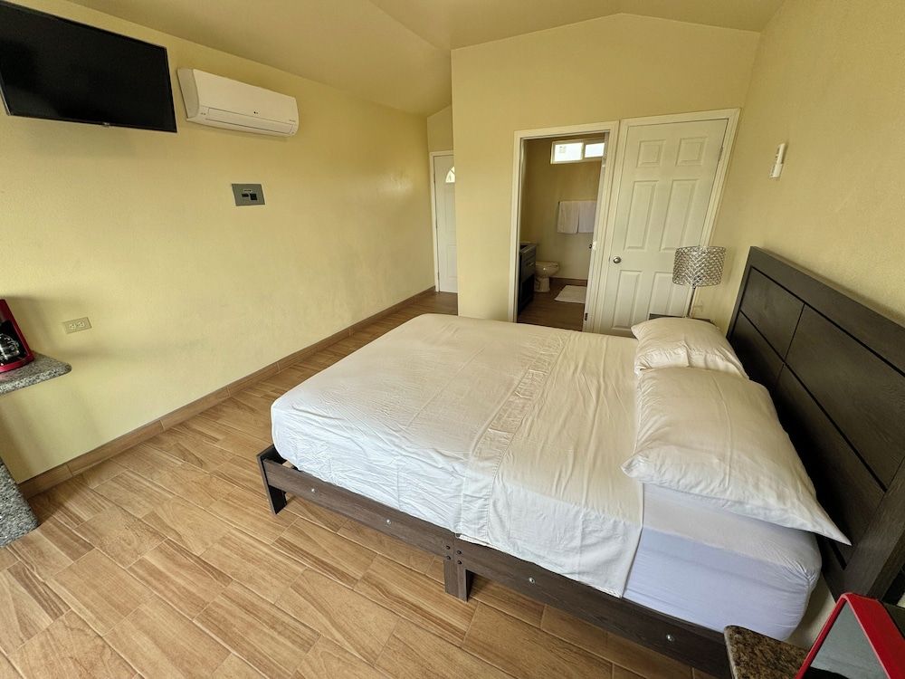 Cabañas Colibri Double Room, Hill View 5