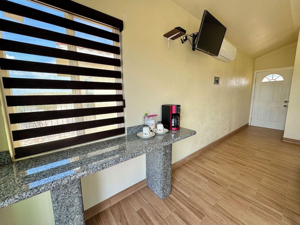 Cabañas Colibri Double Room, Hill View 10