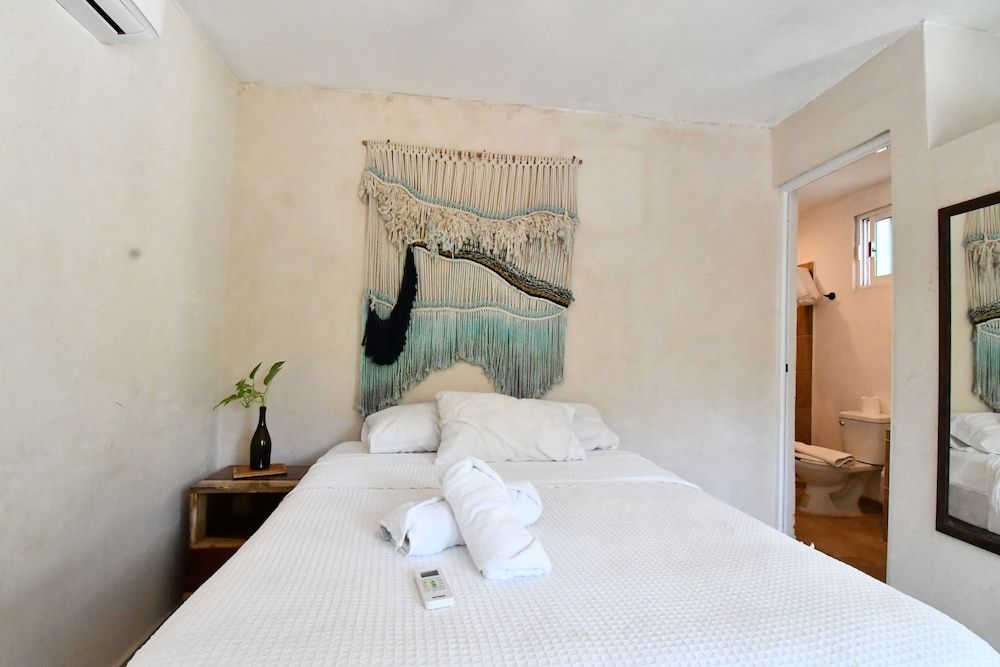 Casa Maria Bonita Hotel & Restaurant El Cuyo by Spot Rentals Standard Apartment, Pool View 6