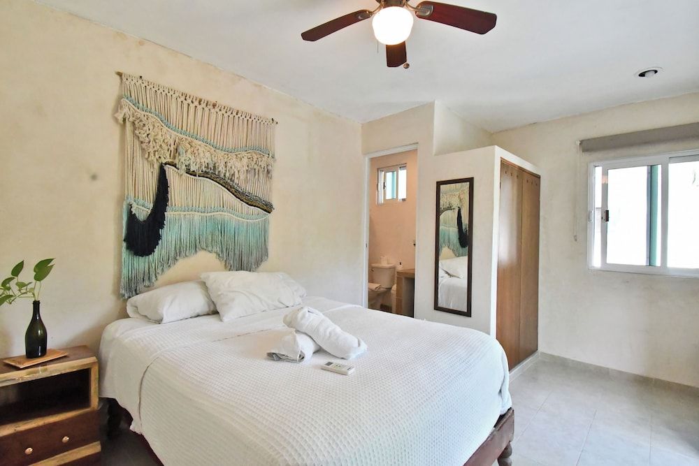 Casa Maria Bonita Hotel & Restaurant El Cuyo by Spot Rentals Standard Apartment, Pool View 3