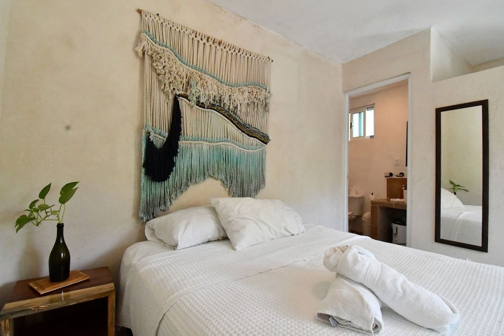 Casa Maria Bonita Hotel & Restaurant El Cuyo by Spot Rentals Standard Apartment, Pool View 4