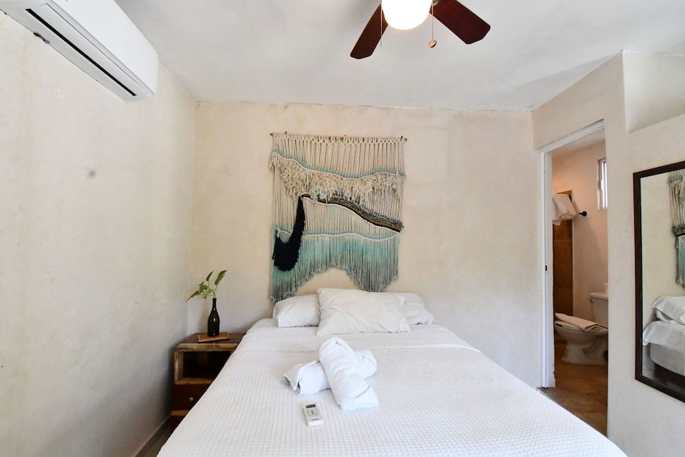 Casa Maria Bonita Hotel & Restaurant El Cuyo by Spot Rentals Standard Apartment, Pool View 5