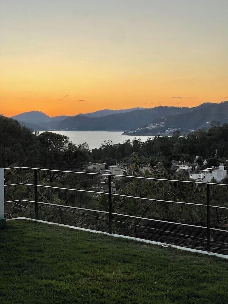 LUXO Casa Valle de Bravo con jacuzzi y espectacular Vista al Lago Panoramic House 51