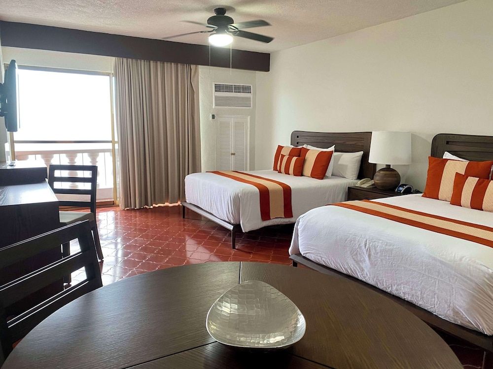 Deluxe Studio, 2 Queen Beds, Non Smoking, Ocean View (Kitchenette, Balcony)