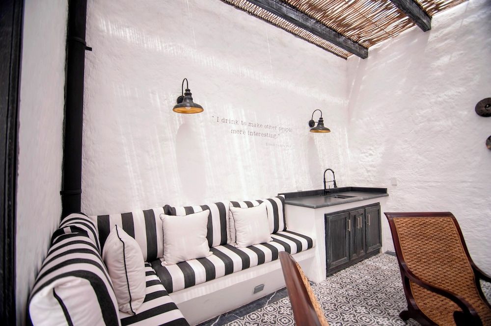 Casa 1880 - Adults Only Superior Suite, 1 King Bed with Sofa bed, Courtyard View 4