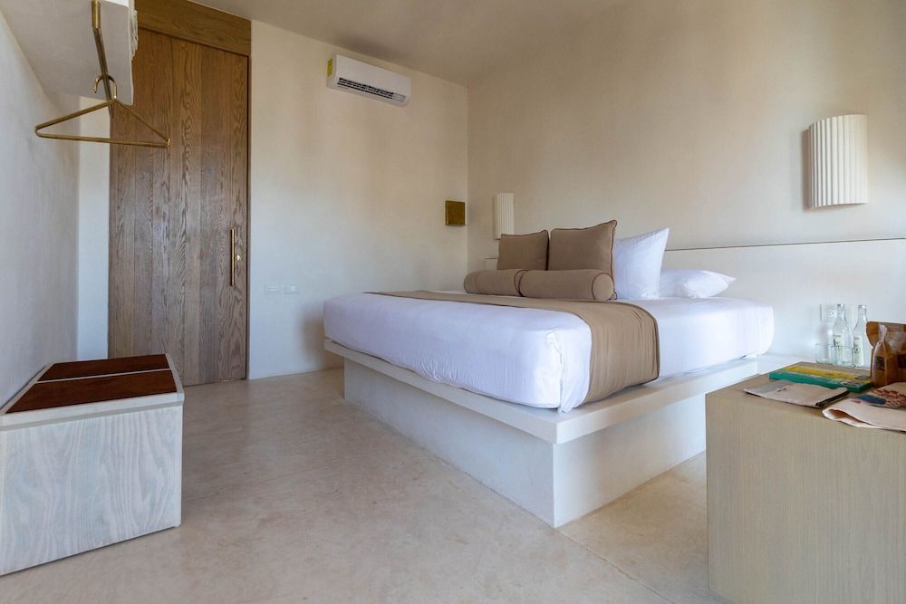 Suites Panamera Balcony Room Superior 3