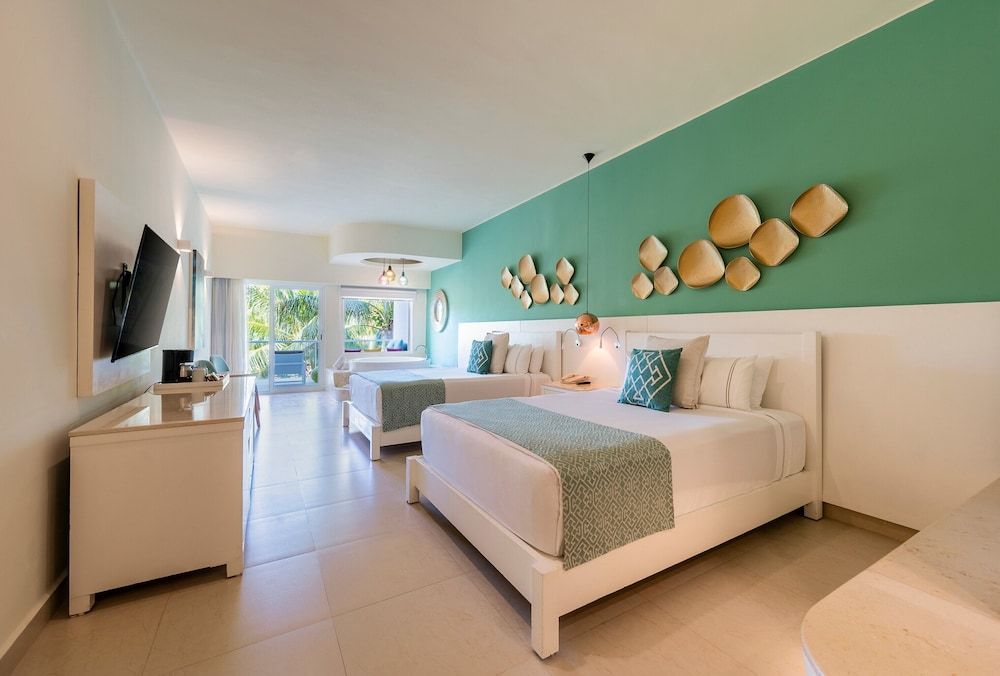 Junior Suite, Pool View