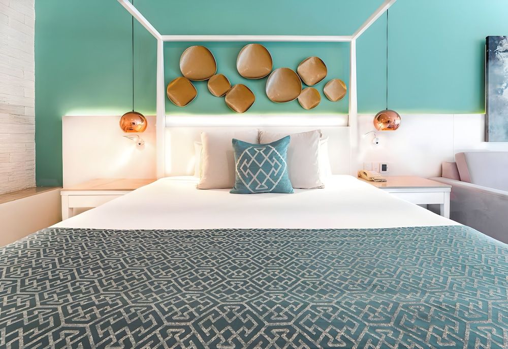 Suite, Corner (Ocean Front | Single Use)