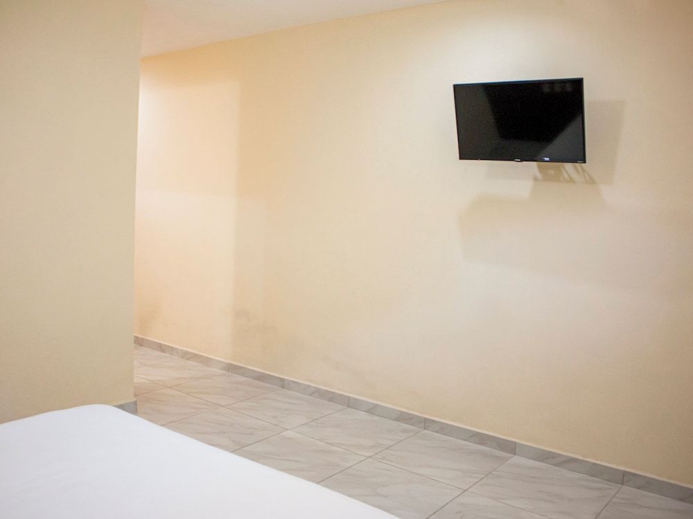 OYO Hotel La Playa Superior Room 5