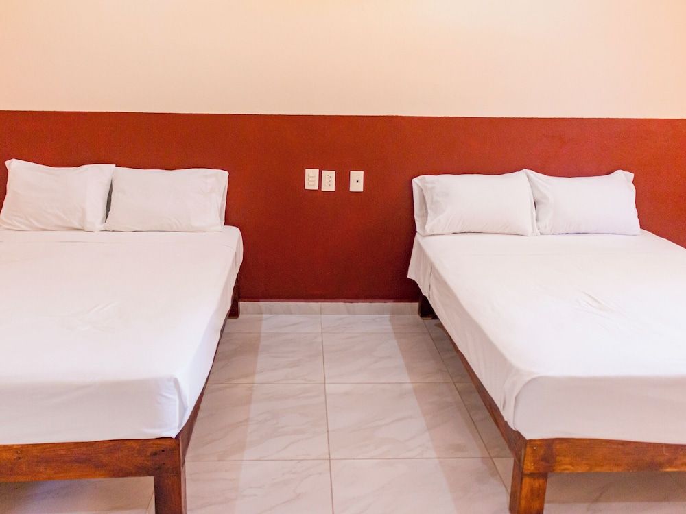 OYO Hotel La Playa Standard Room, 2 Double Beds 3