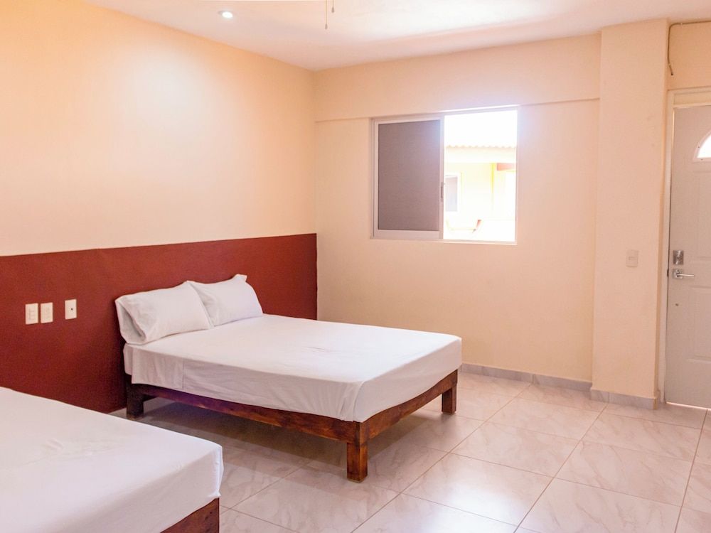 OYO Hotel La Playa Standard Room, 2 Double Beds 4