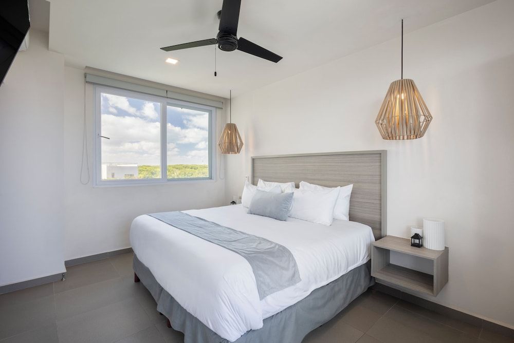 Azulea Isla Mujeres Hotel & Spa Deluxe Room, 1 King Bed, Balcony, Ocean View 4