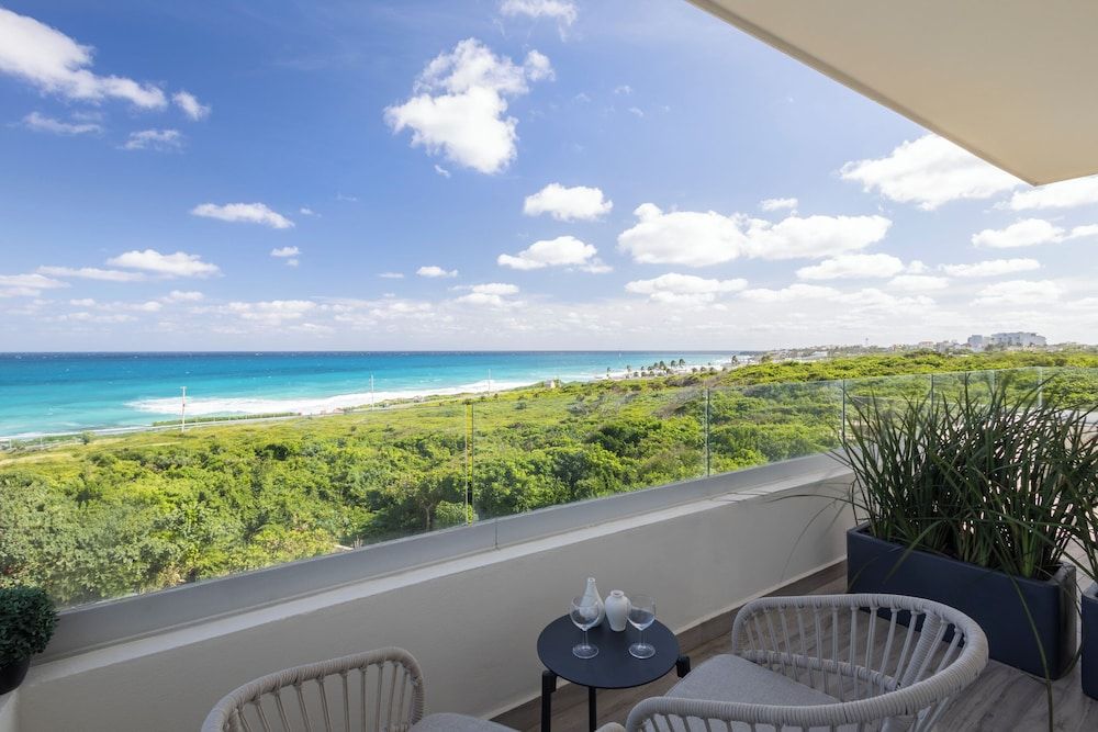 Azulea Isla Mujeres Hotel & Spa Deluxe Room, 1 King Bed, Balcony, Ocean View 6