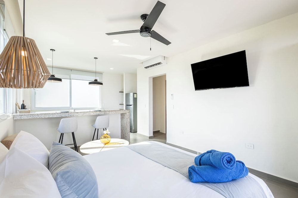 Azulea Isla Mujeres Hotel & Spa Design Studio Suite, 1 Queen Bed, Balcony, Ocean View 5