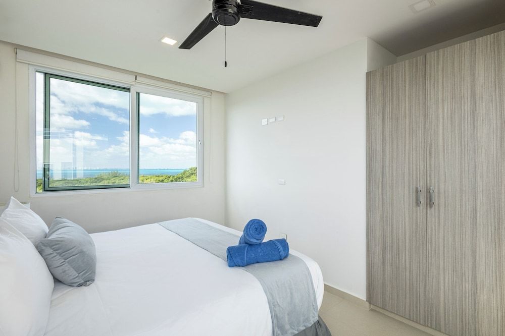 Azulea Isla Mujeres Hotel & Spa Deluxe Studio Suite, 1 King Bed with Sofa bed, Balcony, Ocean View 9