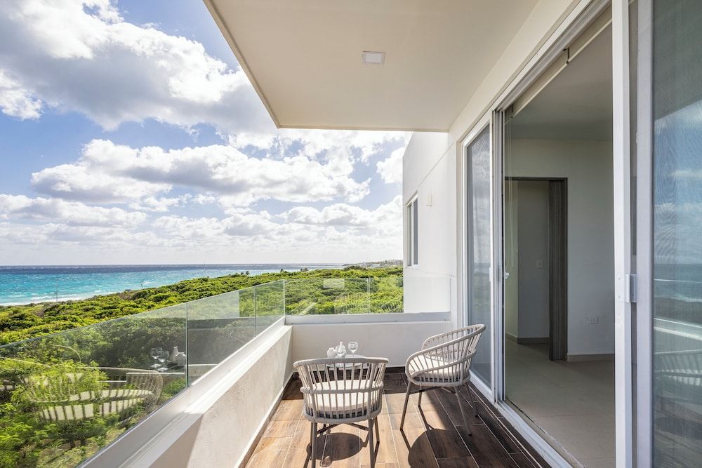 Azulea Isla Mujeres Hotel & Spa Deluxe Studio Suite, 1 King Bed with Sofa bed, Balcony, Ocean View 14