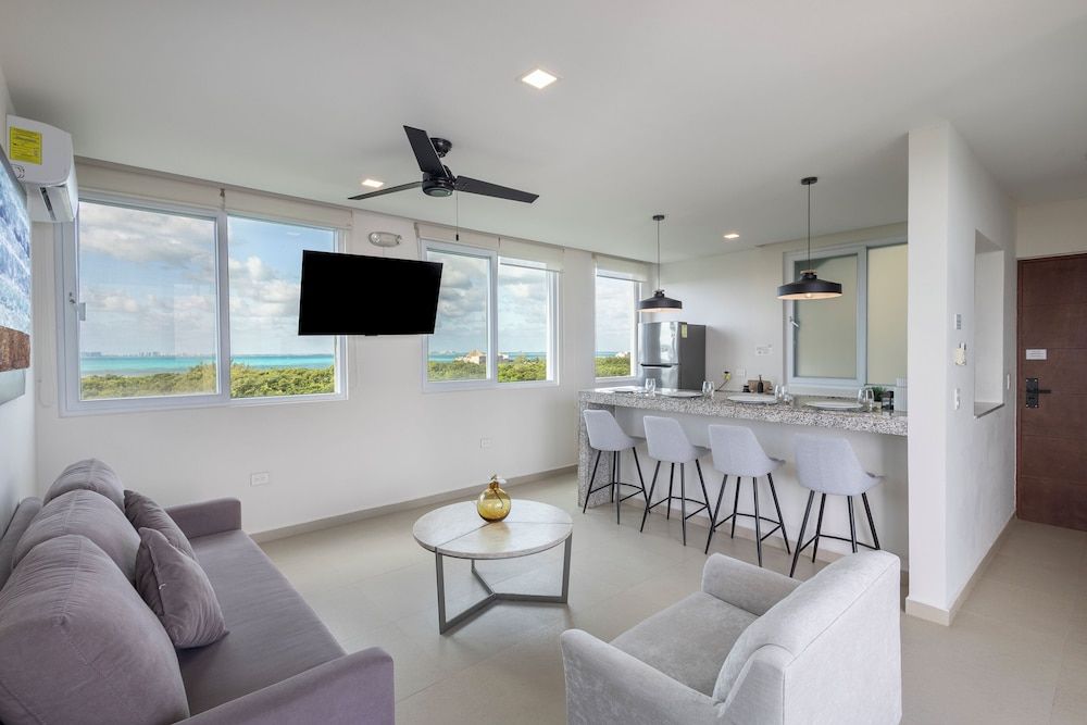 Azulea Isla Mujeres Hotel & Spa Deluxe Studio Suite, 1 King Bed with Sofa bed, Balcony, Ocean View 11