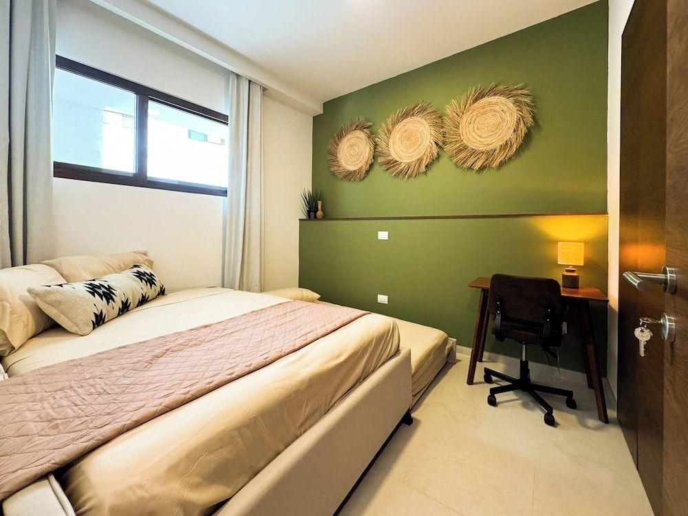 Luxury Condo, Valley View