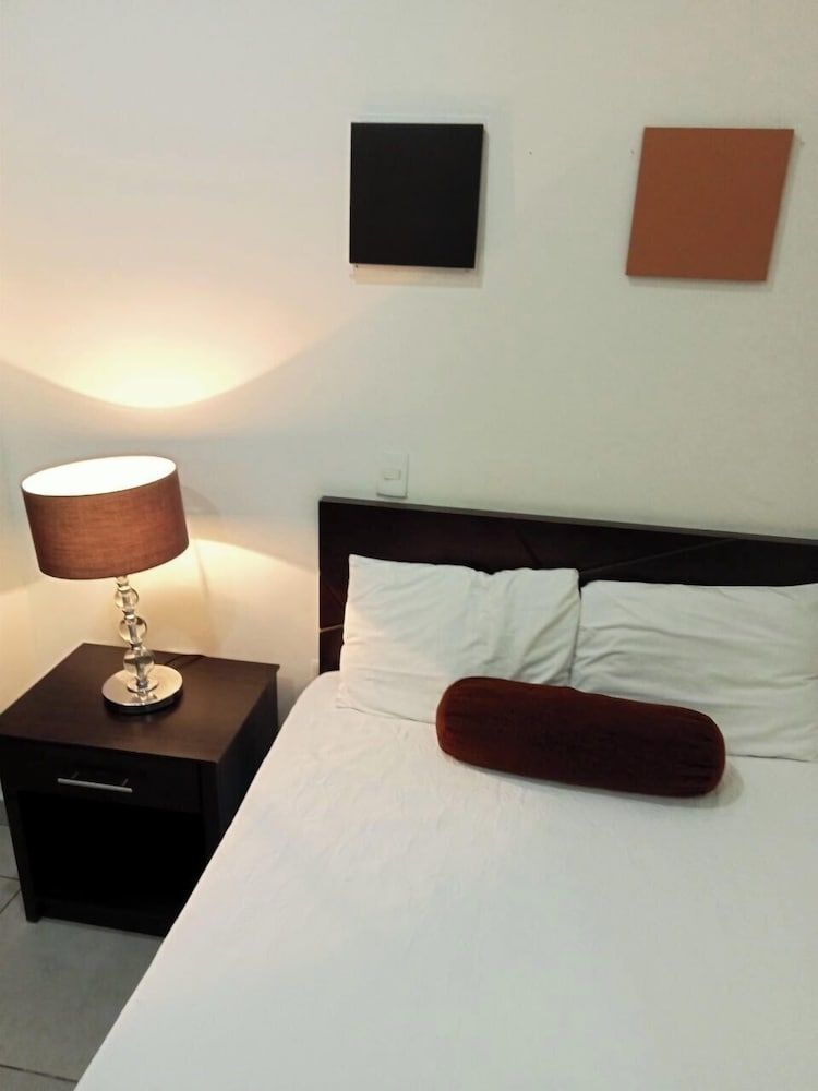 HOTEL PLAZA ELITE Traditional Room, Mixed Dorm, Non Smoking, Private Bathroom 3