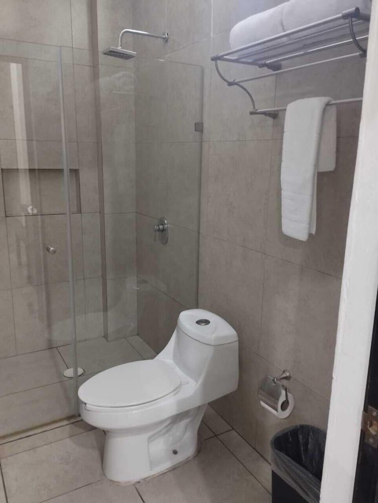 HOTEL PLAZA ELITE Comfort Room, Ensuite 4