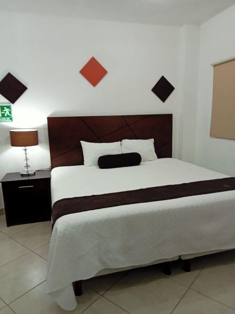 HOTEL PLAZA ELITE Deluxe Room, 1 King Bed 2