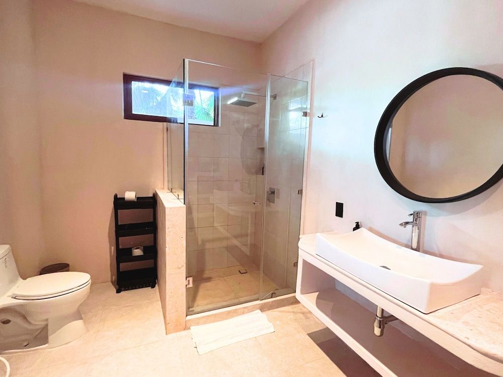 Beachfront Hotel Boutique DK Deluxe Suite, Pool View 6