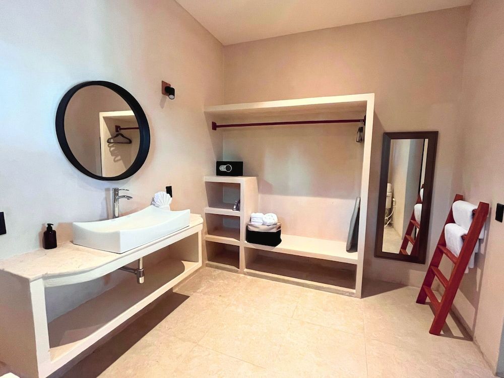 Beachfront Hotel Boutique DK Deluxe Suite, 2 Double Beds, Balcony, Sea View 3