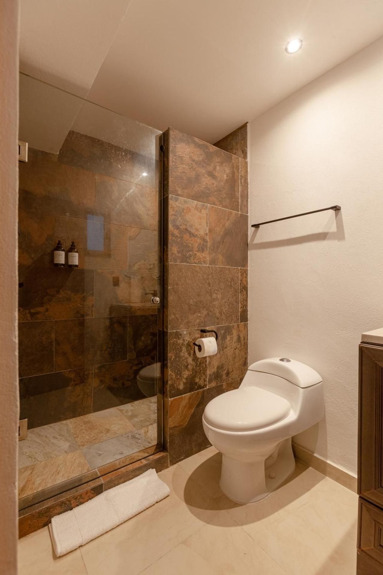 Three-Bedroom Apartment Ground Floor with Ocean View (Massage tent in front the balcony)