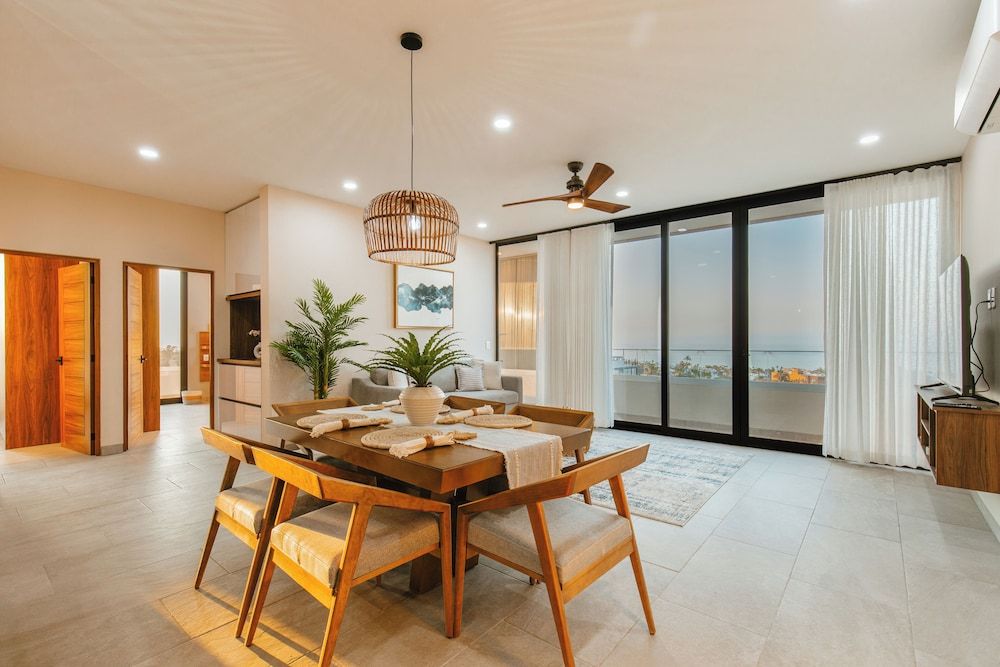 Luxury Apartment, Pool Access, Ocean View 104