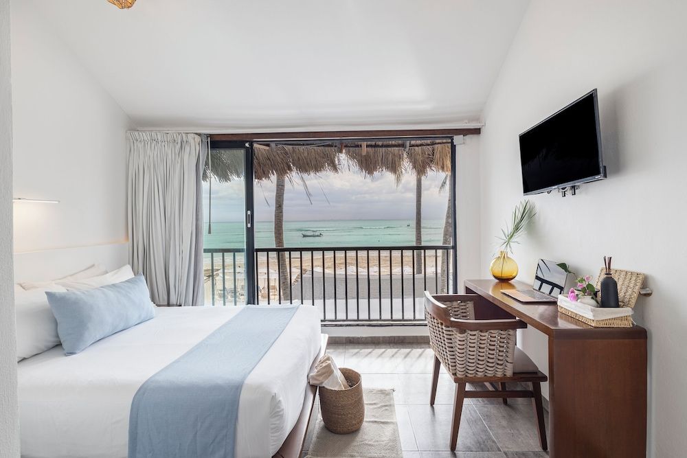 Luxury Suite, 1 Queen Bed, Private Bathroom, Sea View
