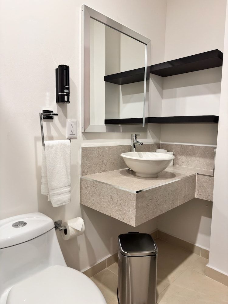 HOTEL SOCRAM GH Junior Suite, 1 Queen Bed, Refrigerator 11