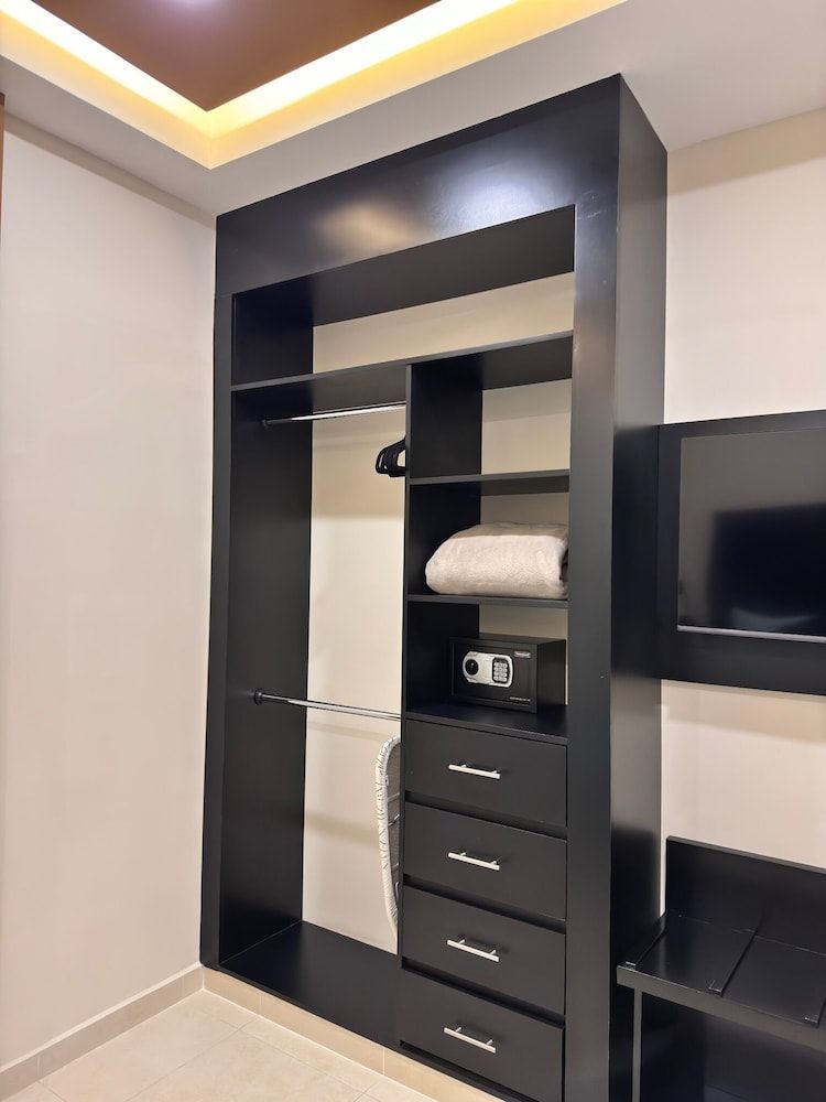 HOTEL SOCRAM GH Junior Suite, 1 Queen Bed, Refrigerator 3