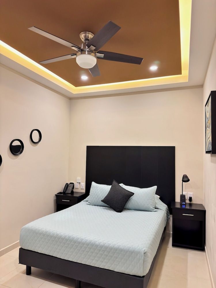 HOTEL SOCRAM GH Junior Suite, 1 Queen Bed, Refrigerator 2