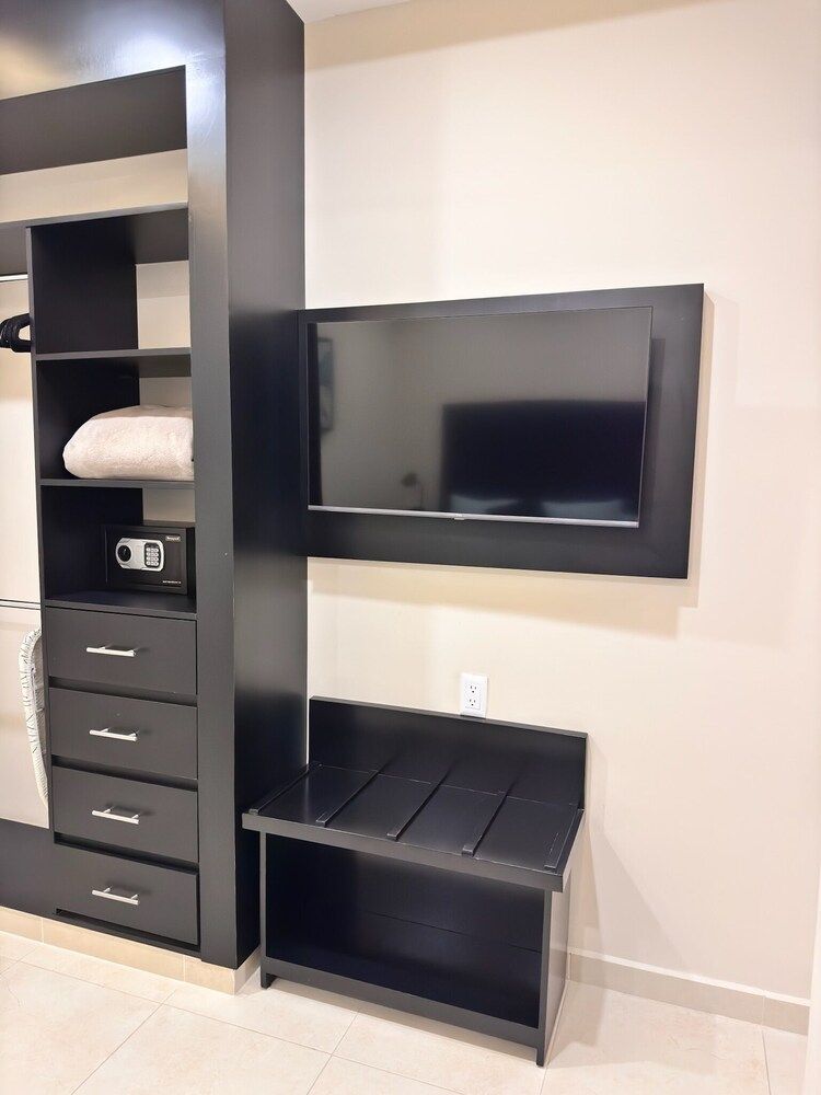 HOTEL SOCRAM GH Junior Suite, 1 Queen Bed, Refrigerator 6