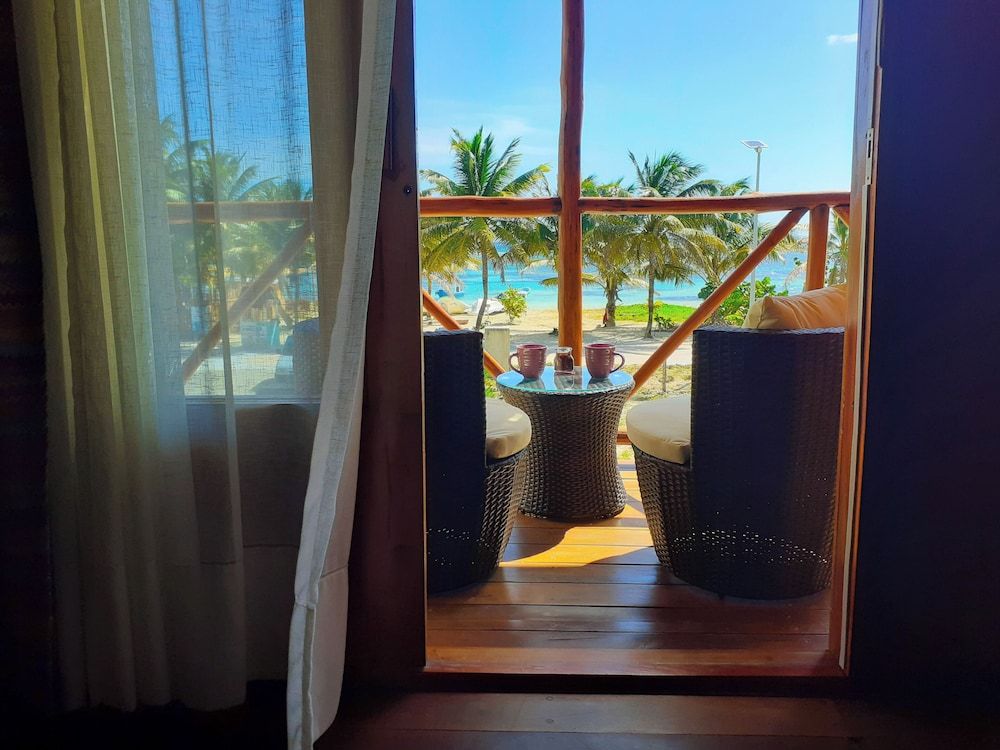 Cabañas Palmeras de Mahahual Superior Double Room, Balcony, Sea View 4