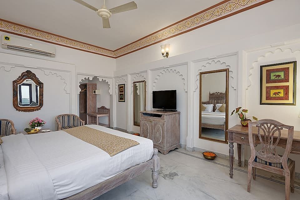 Poolside Superior Rooms