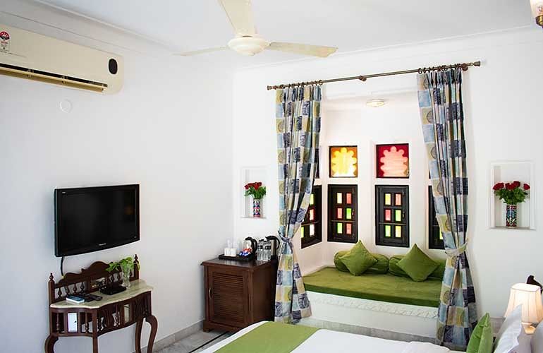 Swaroop Vilas - Lake Facing Boutique Hotel Premier Room 3