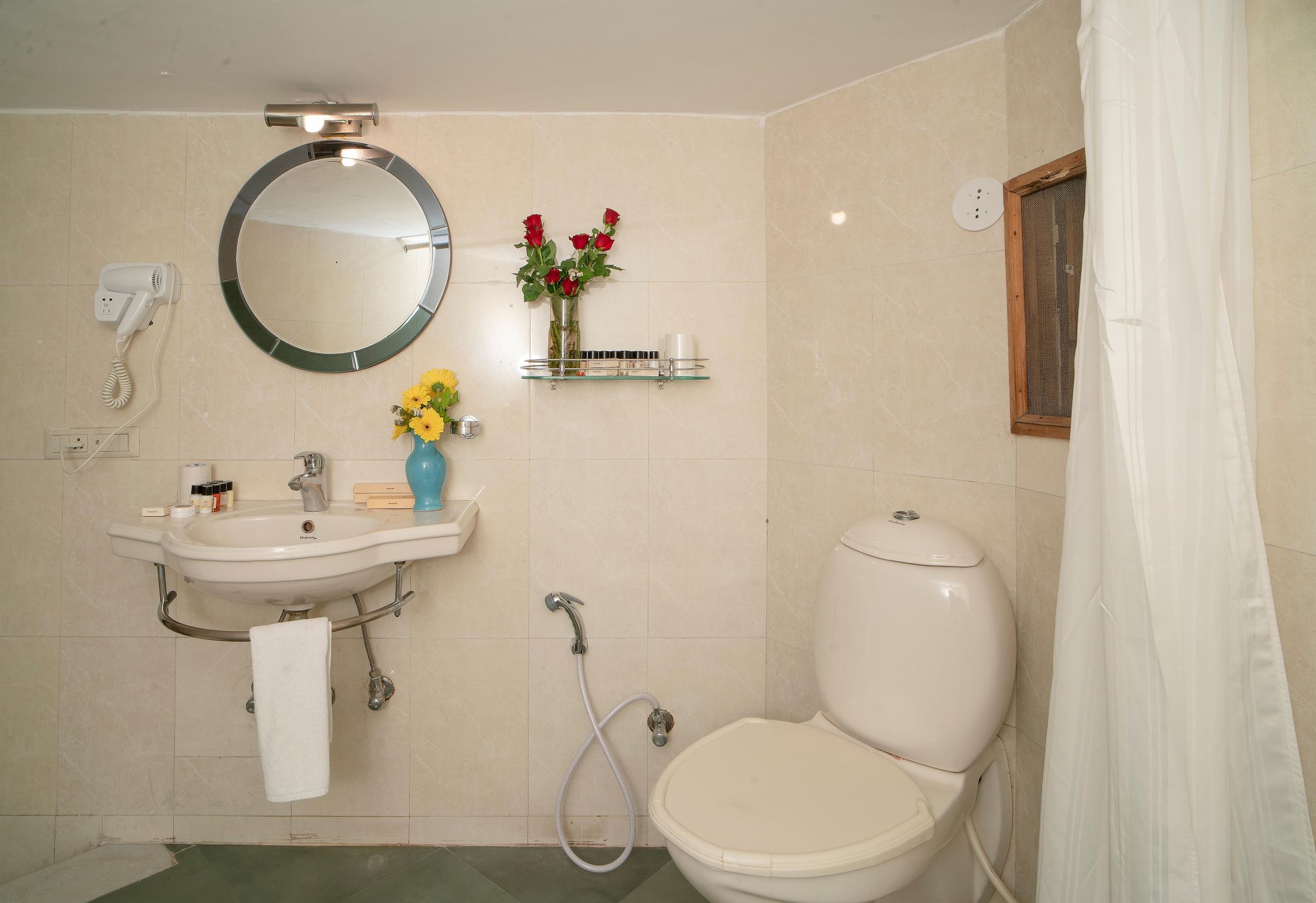 Swaroop Vilas - Lake Facing Boutique Hotel Premier Room 10