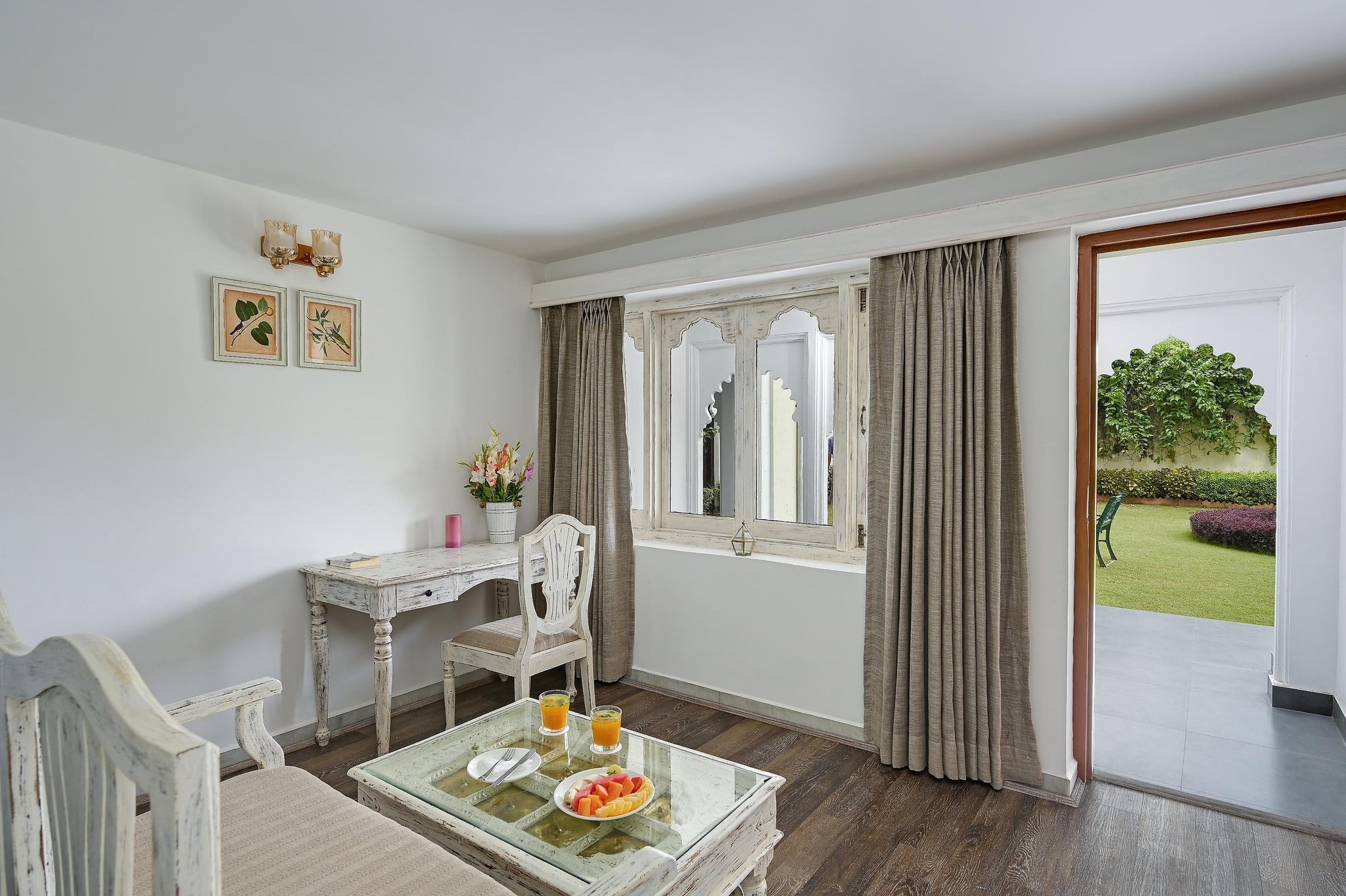 Swaroop Vilas - Lake Facing Boutique Hotel Garden Rooms below Ground level 3