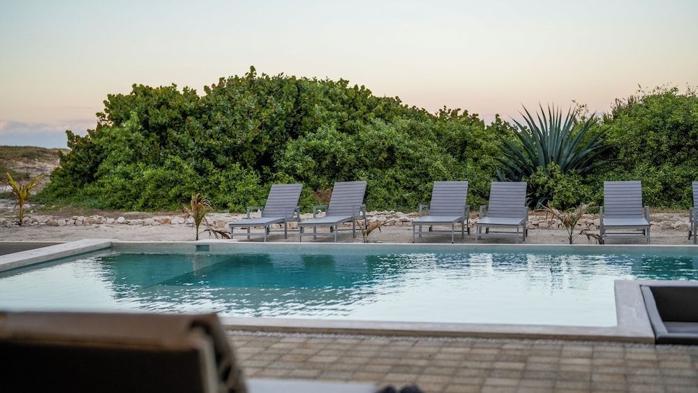 Comfort Apartment, 3 Bedrooms, Patio, Pool View