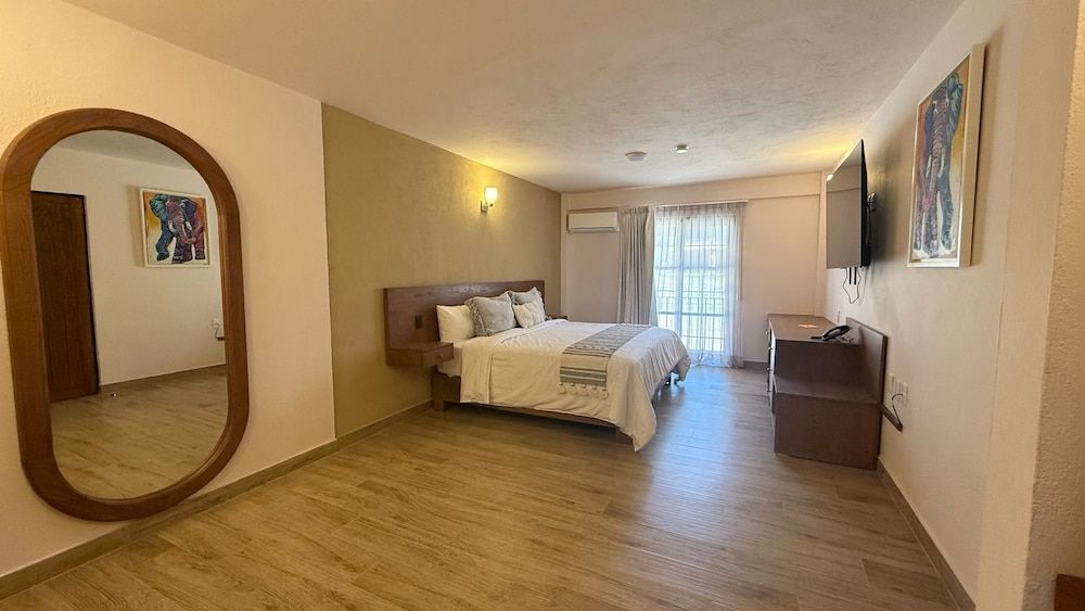 Hotel La Querencia Triple Room 5