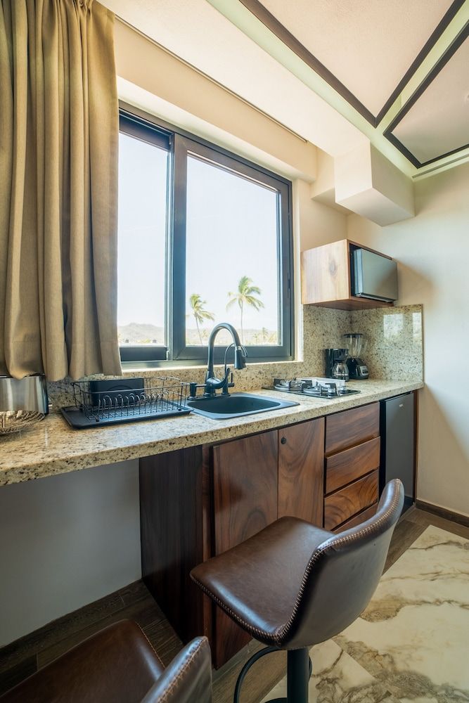 Deluxe Studio Suite, Beach View