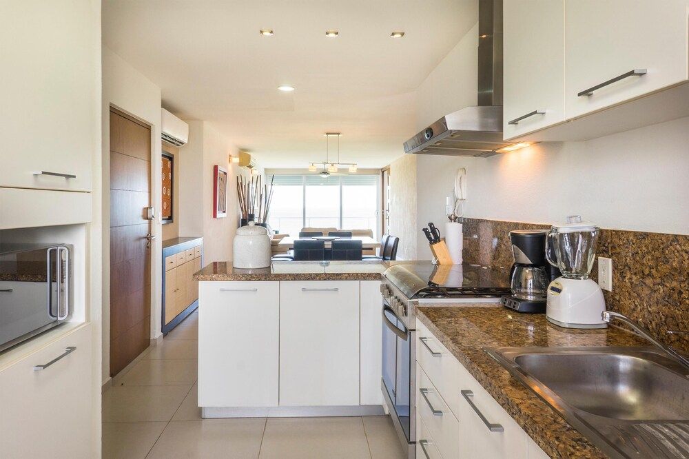 Amara by Andiani Deluxe Condo, Ocean View 13