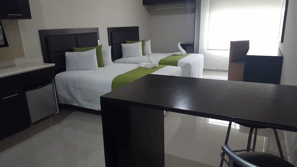 Hotel GYA Boutique Executive Apartment, 2 Queen Beds, Microwave 2