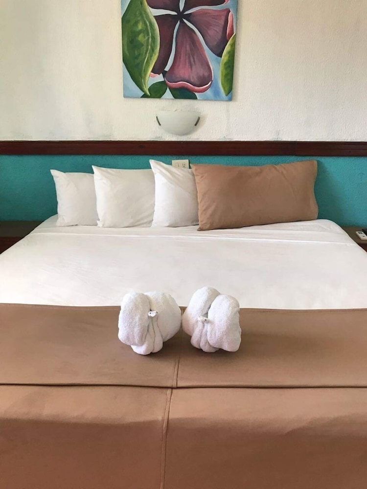 Basic Double Room, 1 King Bed, Balcony