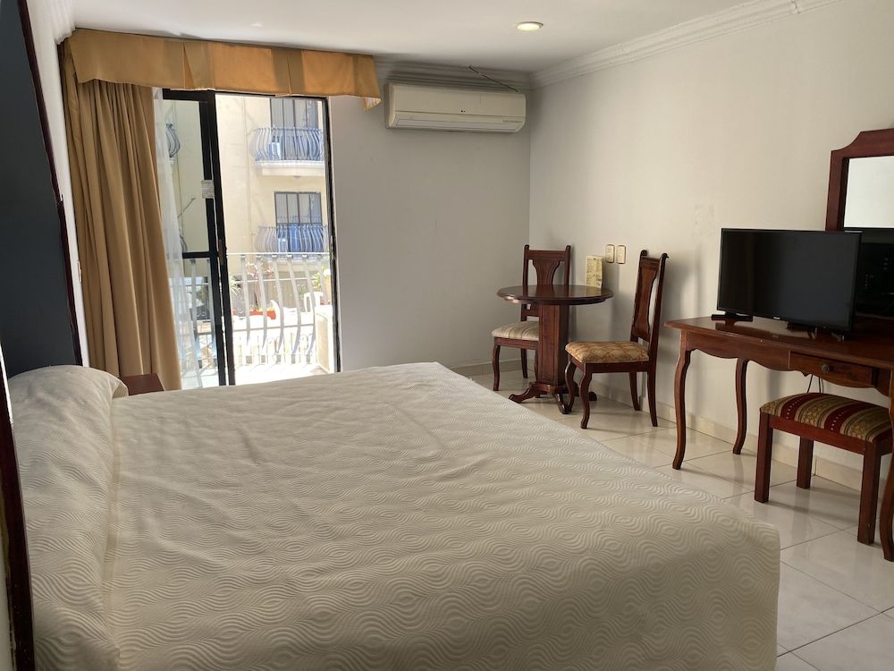 Grand Royal Tampico Standard Room, 1 King Bed 4