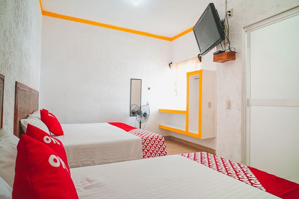 OYO Hospedaje Colibri Superior Room, 2 Double Beds (with AC) 3