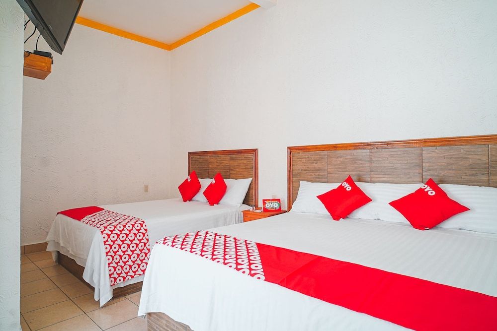 OYO Hospedaje Colibri Superior Room, 2 Double Beds (with AC) 5