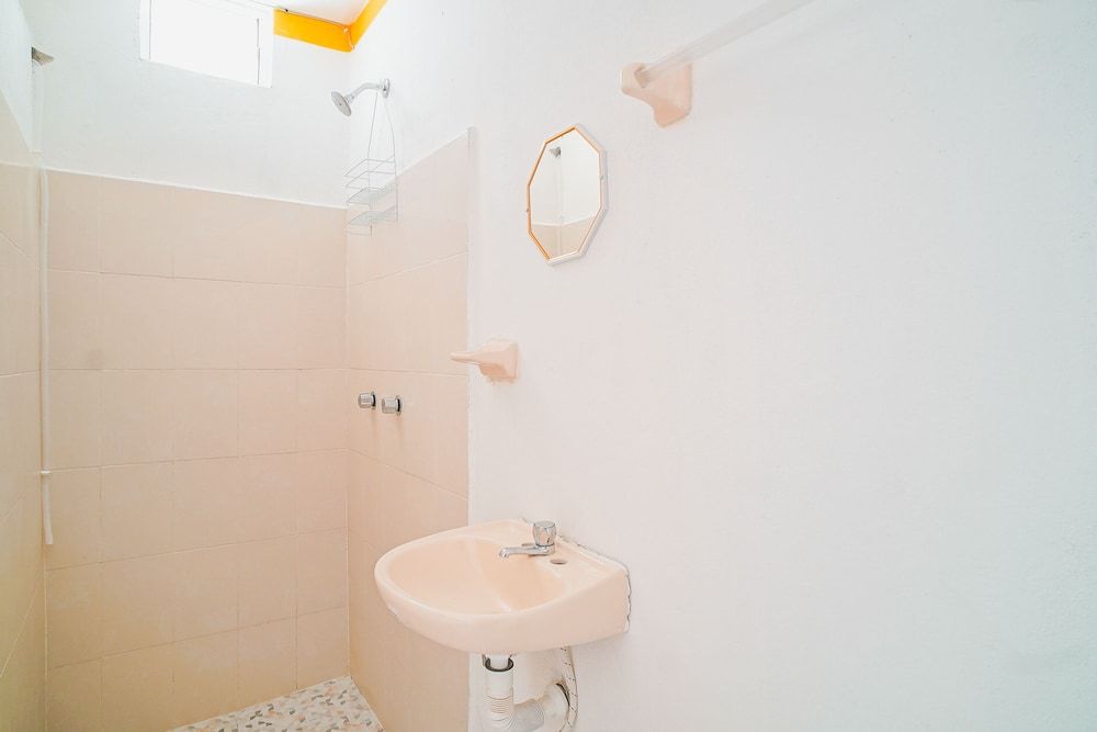 OYO Hospedaje Colibri Superior Room with Air Conditioning 8